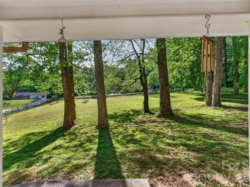404 Ciccone Drive, Hendersonville, NC 28791.  MLS# CAR4372764, YatesRealty ID 18287. 