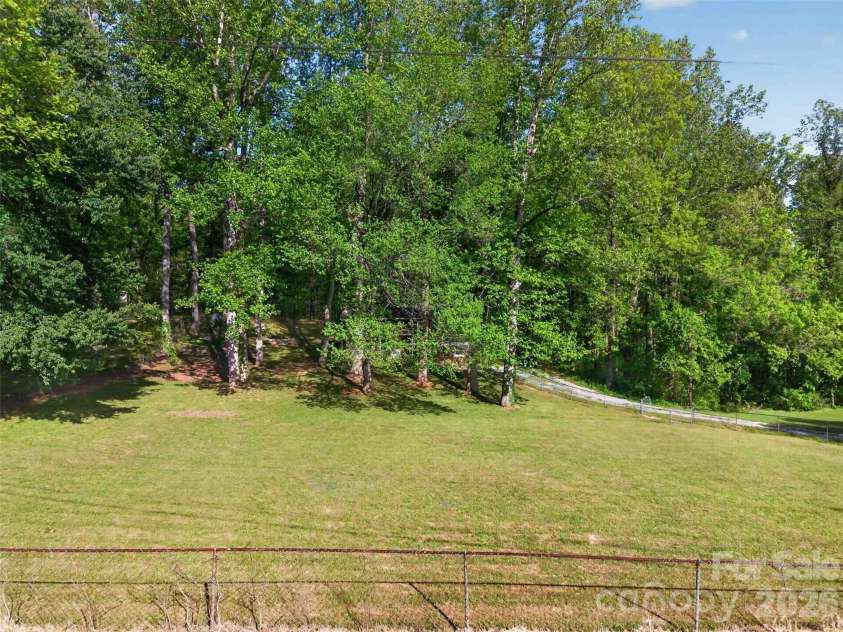 404 Ciccone Drive, Hendersonville, NC 28791.  MLS# CAR4372764, YatesRealty ID 18287. 
