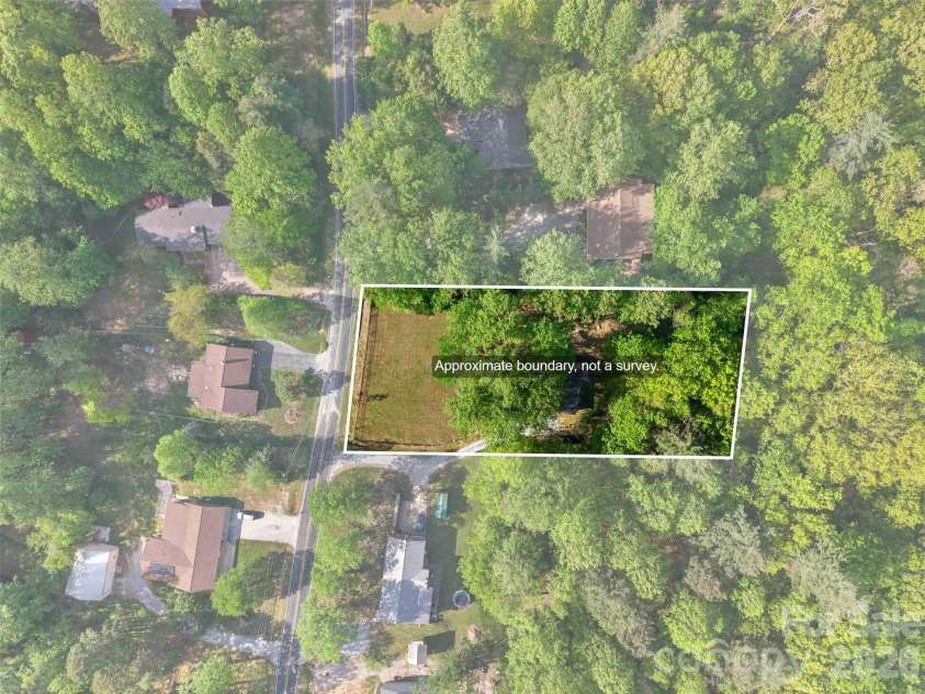 404 Ciccone Drive, Hendersonville, NC 28791.  MLS# CAR4372764, YatesRealty ID 18287. 