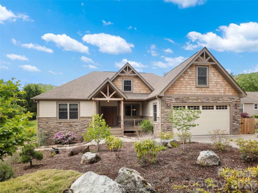 100 Klein Street, Asheville, NC 28805.  MLS# CAR4358648, YatesRealty ID 18288. 