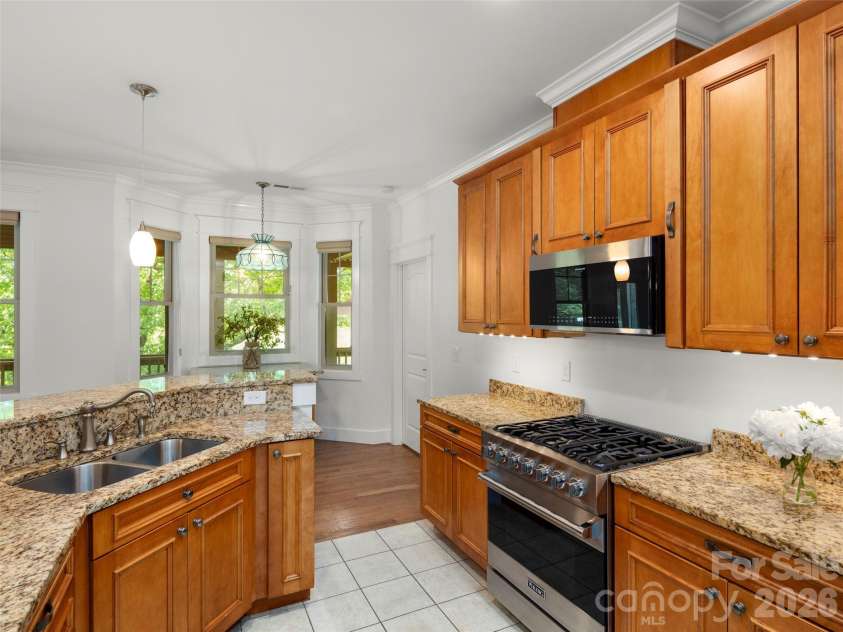 100 Klein Street, Asheville, NC 28805.  MLS# CAR4358648, YatesRealty ID 18288. 