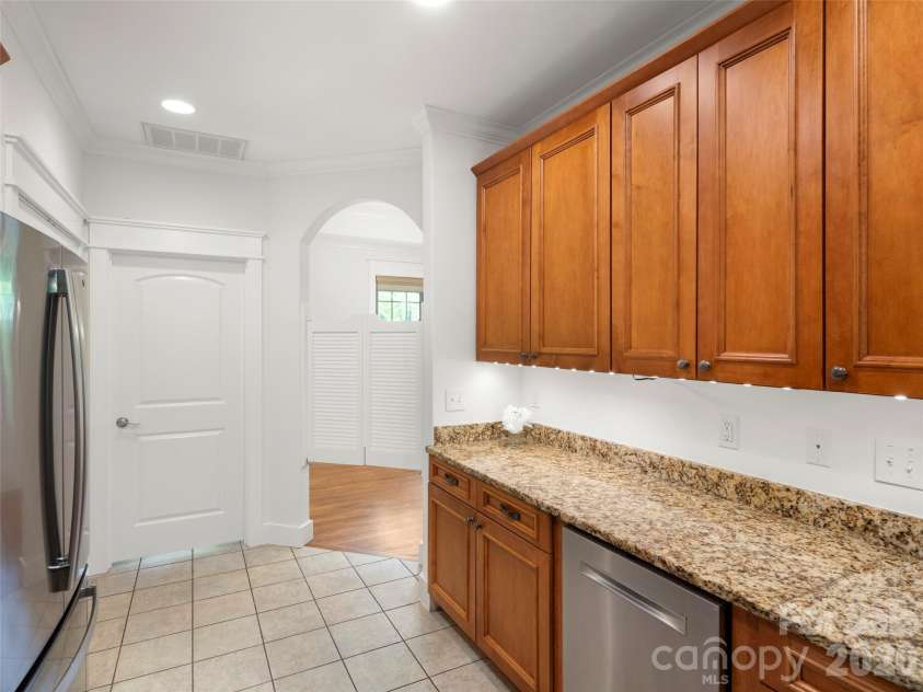100 Klein Street, Asheville, NC 28805.  MLS# CAR4358648, YatesRealty ID 18288. 