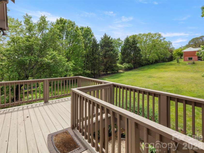100 Klein Street, Asheville, NC 28805.  MLS# CAR4358648, YatesRealty ID 18288. 