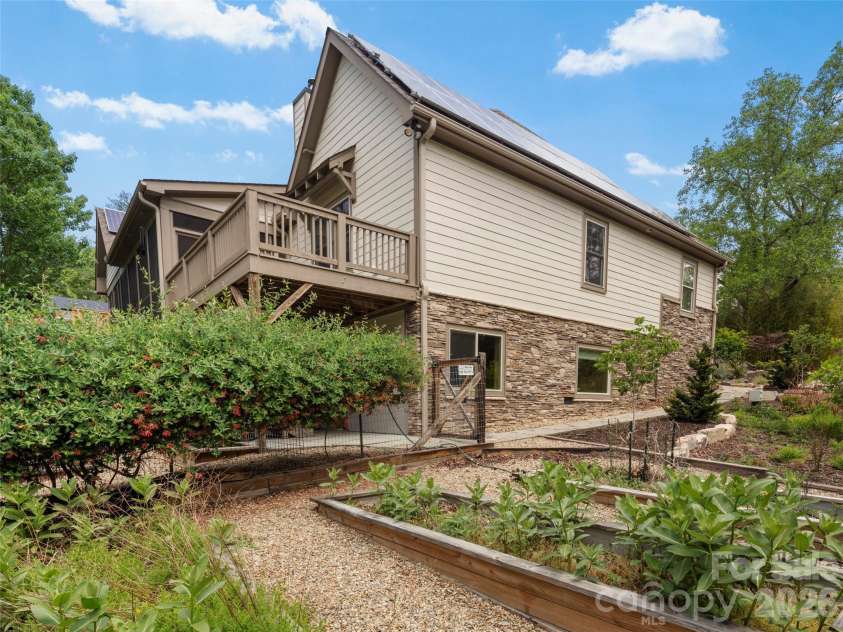 100 Klein Street, Asheville, NC 28805.  MLS# CAR4358648, YatesRealty ID 18288. 