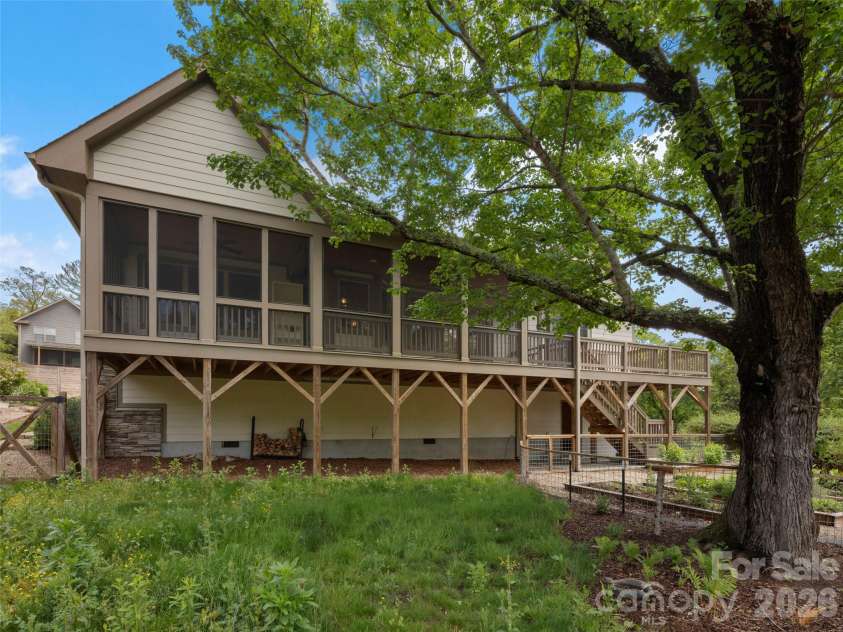 100 Klein Street, Asheville, NC 28805.  MLS# CAR4358648, YatesRealty ID 18288. 