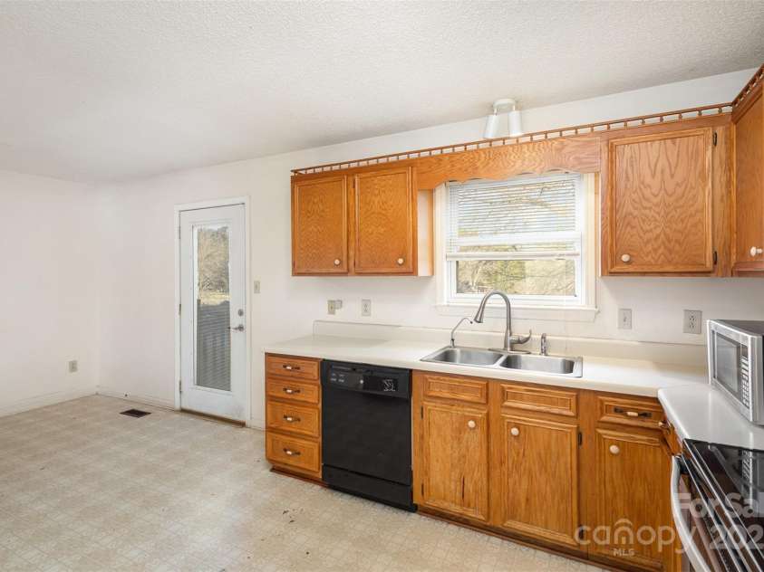 2888 Robinson Road, Newton, NC 28658.  MLS# CAR4227065, YatesRealty ID 1829. 