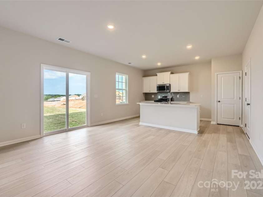 6301 Fairfax Court, Maiden, NC 28650.  MLS# CAR4264607, YatesRealty ID 18290. Breakfast Nook