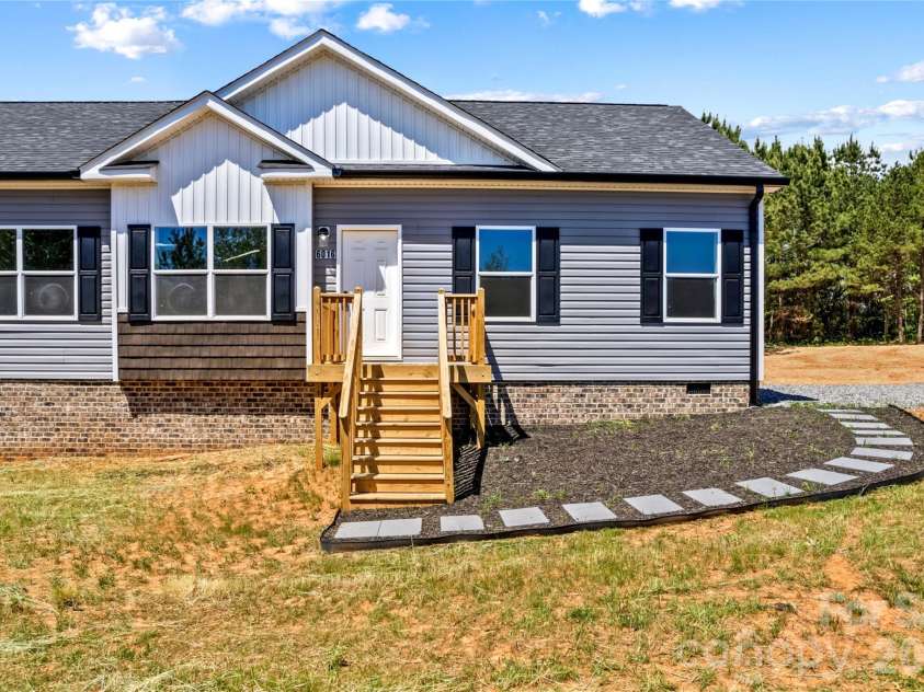 6016 Bridges Street, Catawba, NC 28609.  MLS# CAR4373073, YatesRealty ID 18291. 
