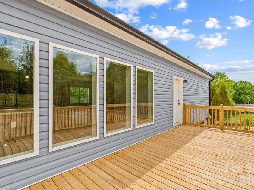 6016 Bridges Street, Catawba, NC 28609.  MLS# CAR4373073, YatesRealty ID 18291. 