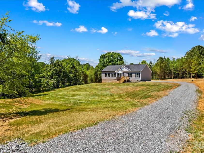 6016 Bridges Street, Catawba, NC 28609.  MLS# CAR4373073, YatesRealty ID 18291. 