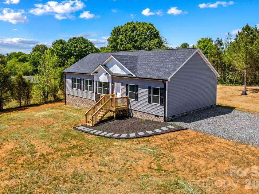 6016 Bridges Street, Catawba, NC 28609.  MLS# CAR4373073, YatesRealty ID 18291. 