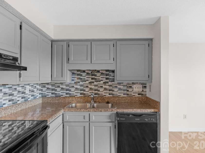 7530 Pebblestone Drive, Charlotte, NC 28212.  MLS# CAR4335858, YatesRealty ID 18292. 