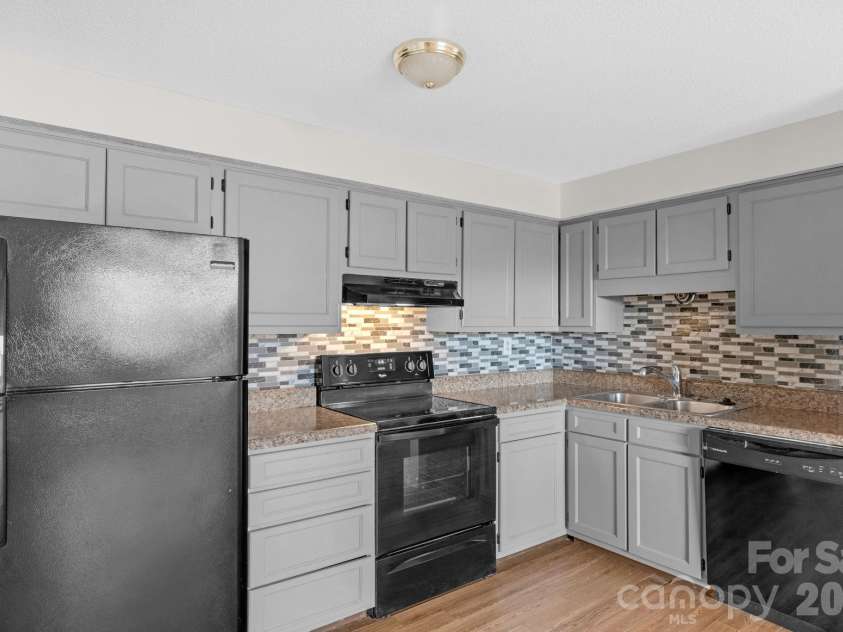 7530 Pebblestone Drive, Charlotte, NC 28212.  MLS# CAR4335858, YatesRealty ID 18292. 