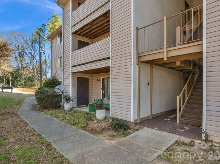 7530 Pebblestone Drive, Charlotte, NC 28212.  MLS# CAR4335858, YatesRealty ID 18292. Path to parking lot