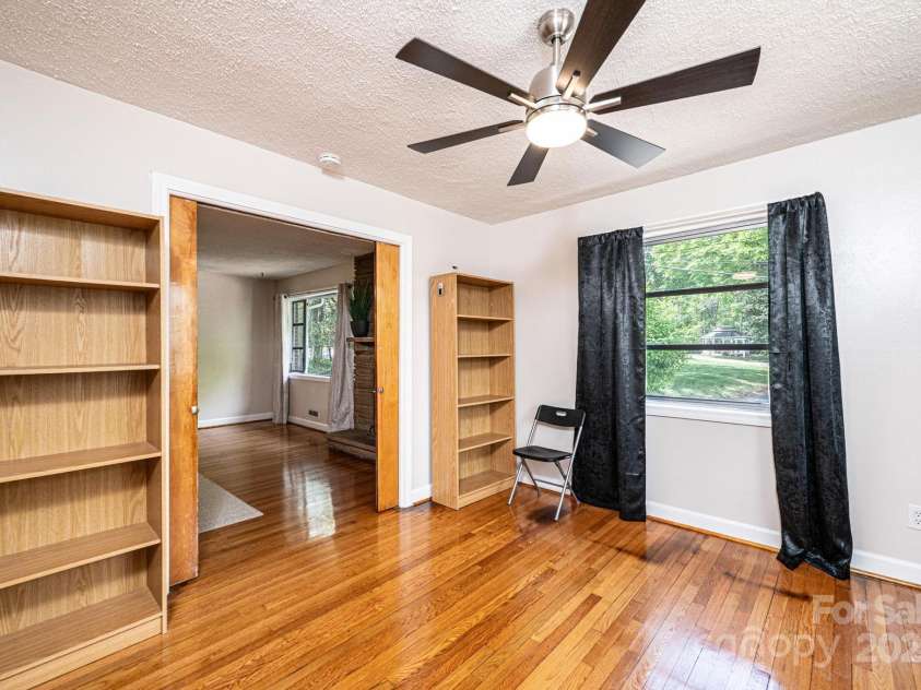 542 9th Street, Hickory, NC 28601.  MLS# CAR4248207, YatesRealty ID 18293. 