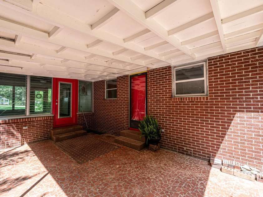 542 9th Street, Hickory, NC 28601.  MLS# CAR4248207, YatesRealty ID 18293. 