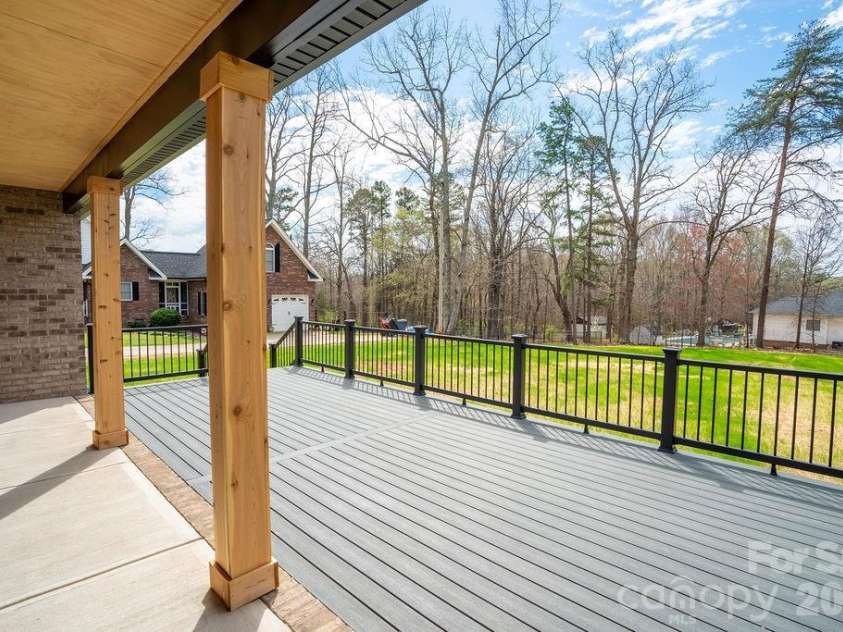 1500 Avalon Oaks Court, Dallas, NC 28034.  MLS# CAR4356656, YatesRealty ID 18294. 