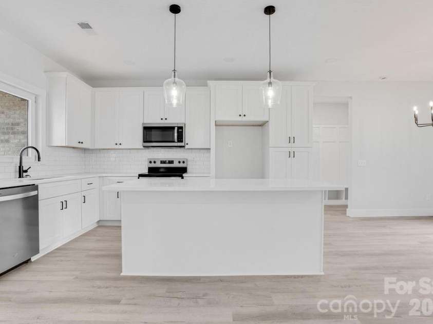 1500 Avalon Oaks Court, Dallas, NC 28034.  MLS# CAR4356656, YatesRealty ID 18294. 