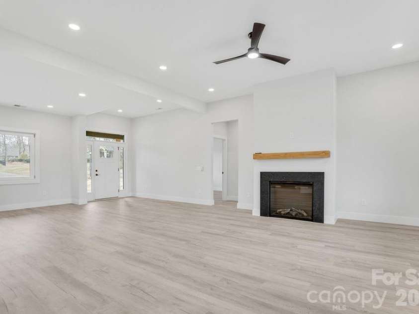 1500 Avalon Oaks Court, Dallas, NC 28034.  MLS# CAR4356656, YatesRealty ID 18294. 