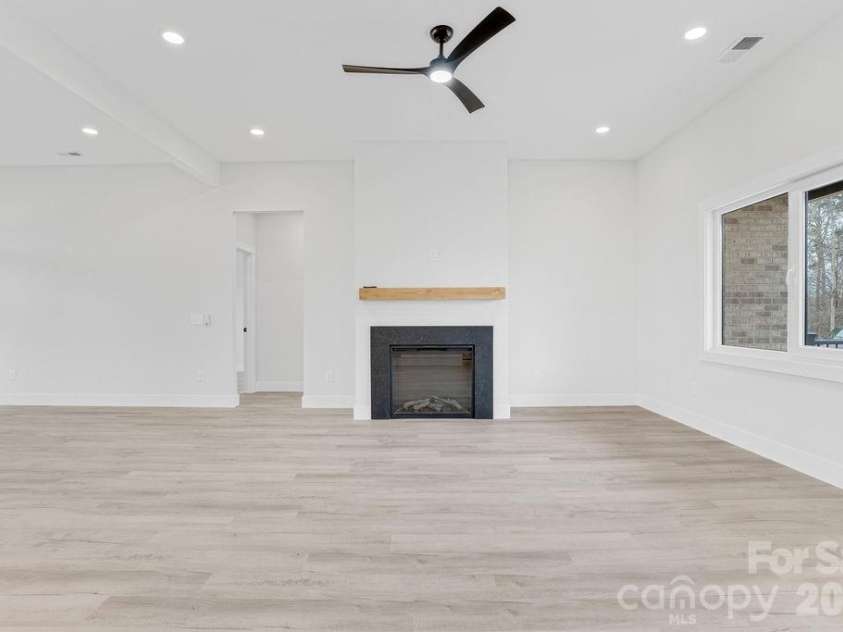1500 Avalon Oaks Court, Dallas, NC 28034.  MLS# CAR4356656, YatesRealty ID 18294. 