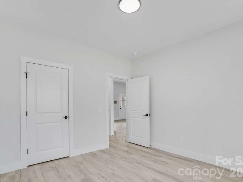 1500 Avalon Oaks Court, Dallas, NC 28034.  MLS# CAR4356656, YatesRealty ID 18294. 