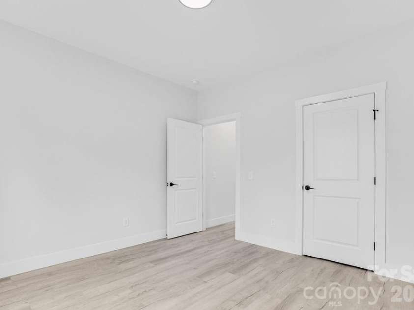 1500 Avalon Oaks Court, Dallas, NC 28034.  MLS# CAR4356656, YatesRealty ID 18294. 