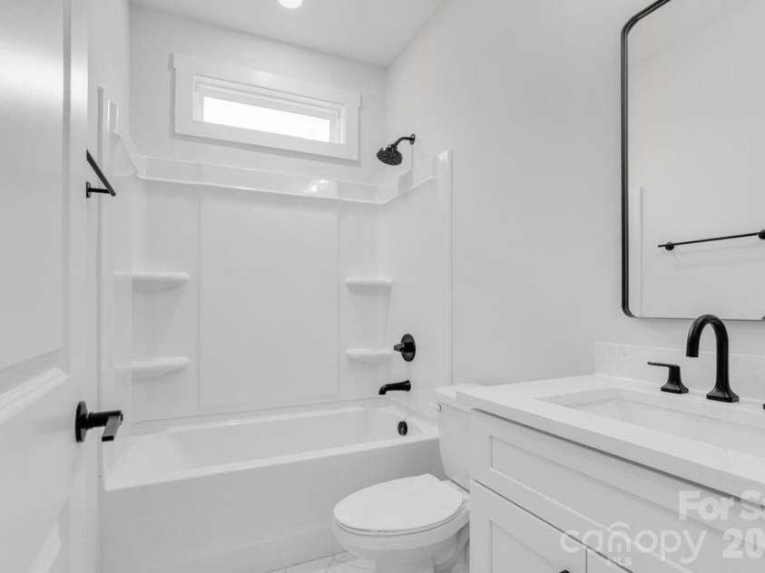 1500 Avalon Oaks Court, Dallas, NC 28034.  MLS# CAR4356656, YatesRealty ID 18294. 