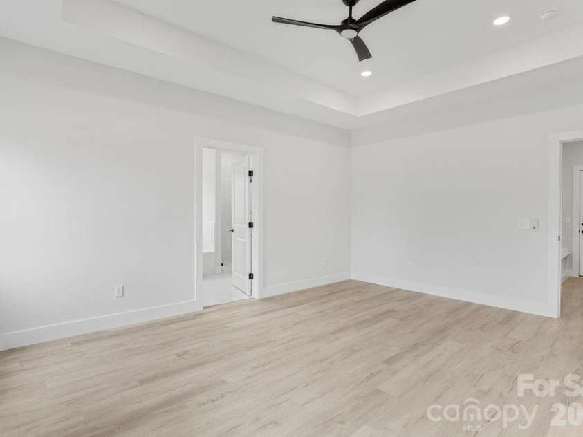 1500 Avalon Oaks Court, Dallas, NC 28034.  MLS# CAR4356656, YatesRealty ID 18294. 