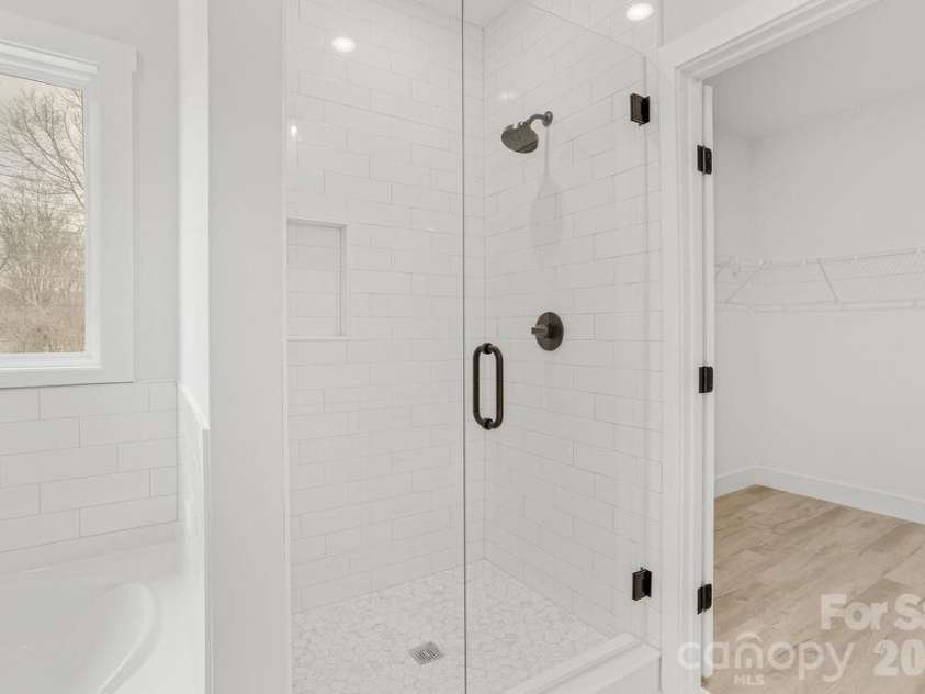 1500 Avalon Oaks Court, Dallas, NC 28034.  MLS# CAR4356656, YatesRealty ID 18294. 
