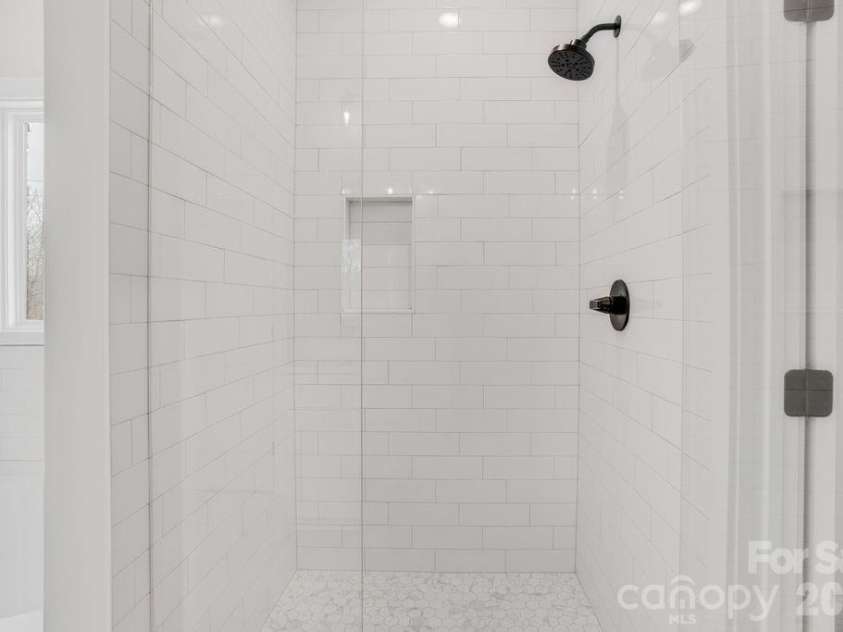1500 Avalon Oaks Court, Dallas, NC 28034.  MLS# CAR4356656, YatesRealty ID 18294. 