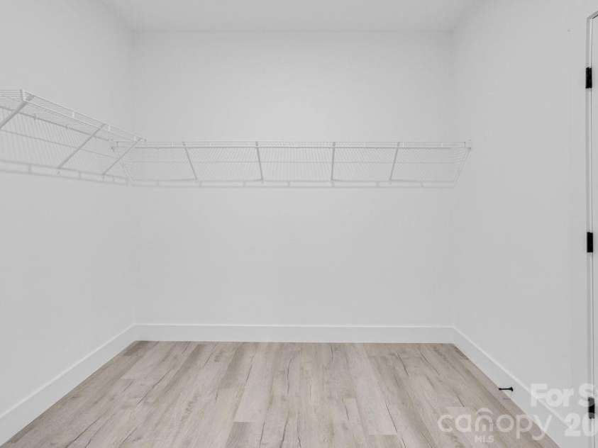 1500 Avalon Oaks Court, Dallas, NC 28034.  MLS# CAR4356656, YatesRealty ID 18294. 