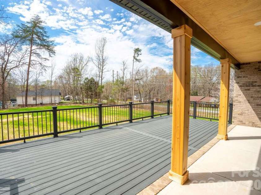 1500 Avalon Oaks Court, Dallas, NC 28034.  MLS# CAR4356656, YatesRealty ID 18294. 
