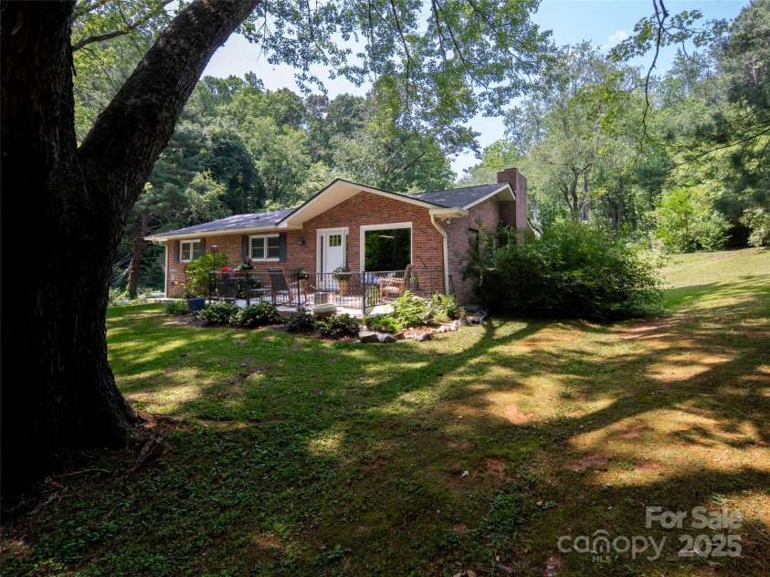 26 Melton Road, Candler, NC 28715.  MLS# CAR4268162, YatesRealty ID 18294. 