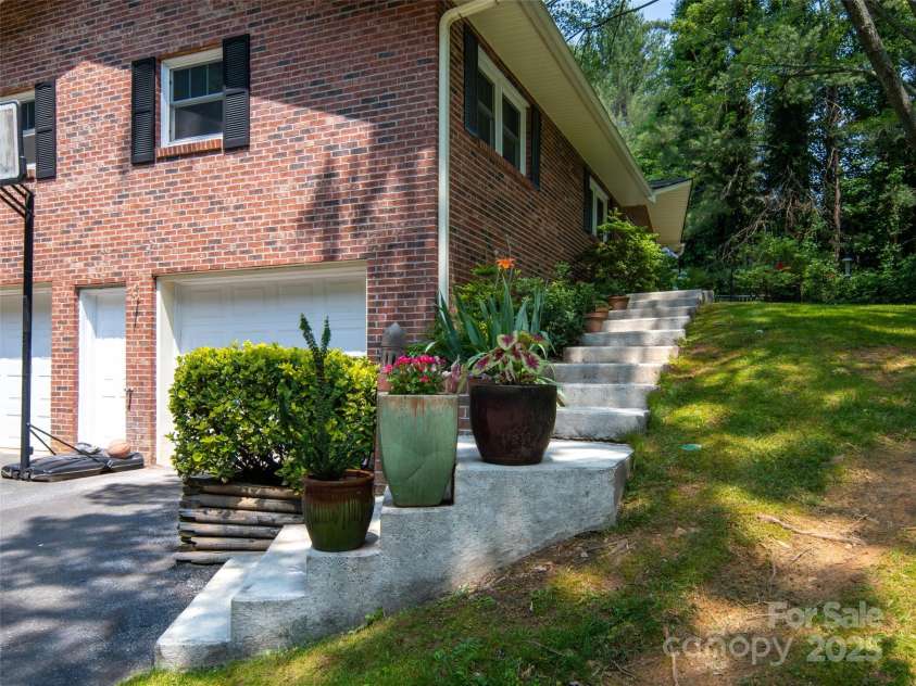 26 Melton Road, Candler, NC 28715.  MLS# CAR4268162, YatesRealty ID 18294. 