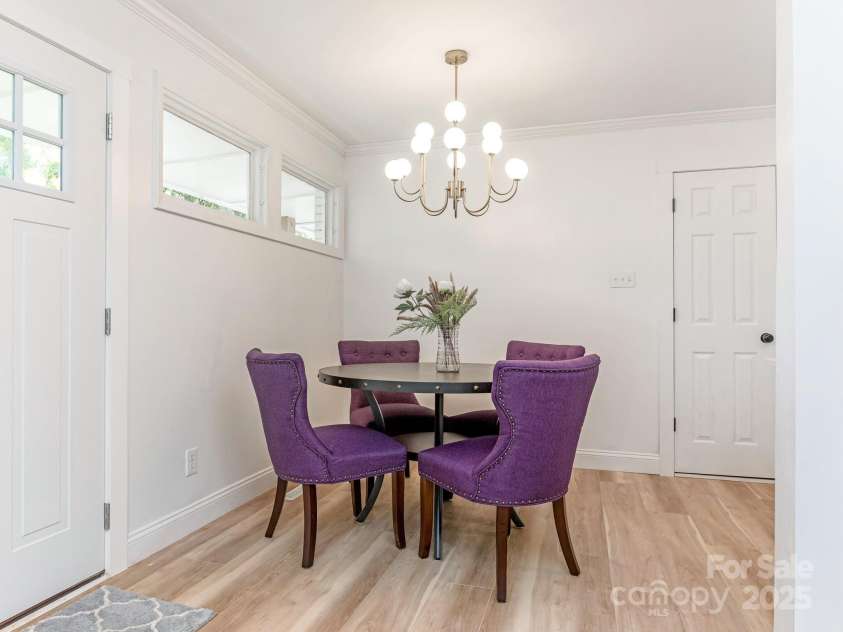 1831 Erie Street, Charlotte, NC 28216.  MLS# CAR4264330, YatesRealty ID 18295. Dining