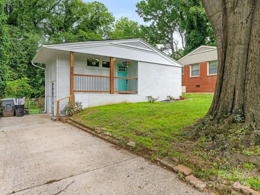 1831 Erie Street, Charlotte, NC 28216.  MLS# CAR4264330, YatesRealty ID 18295. Front Exterior