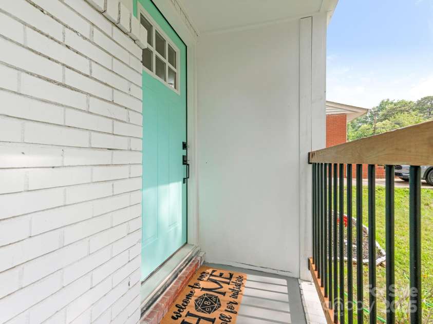 1831 Erie Street, Charlotte, NC 28216.  MLS# CAR4264330, YatesRealty ID 18295. Front Porch