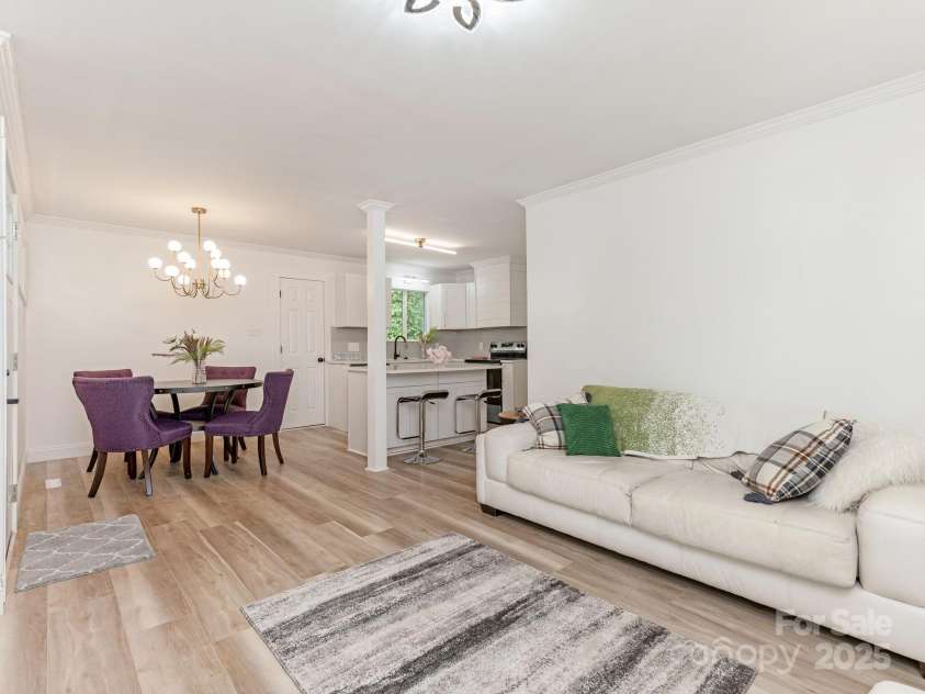 1831 Erie Street, Charlotte, NC 28216.  MLS# CAR4264330, YatesRealty ID 18295. Living Room