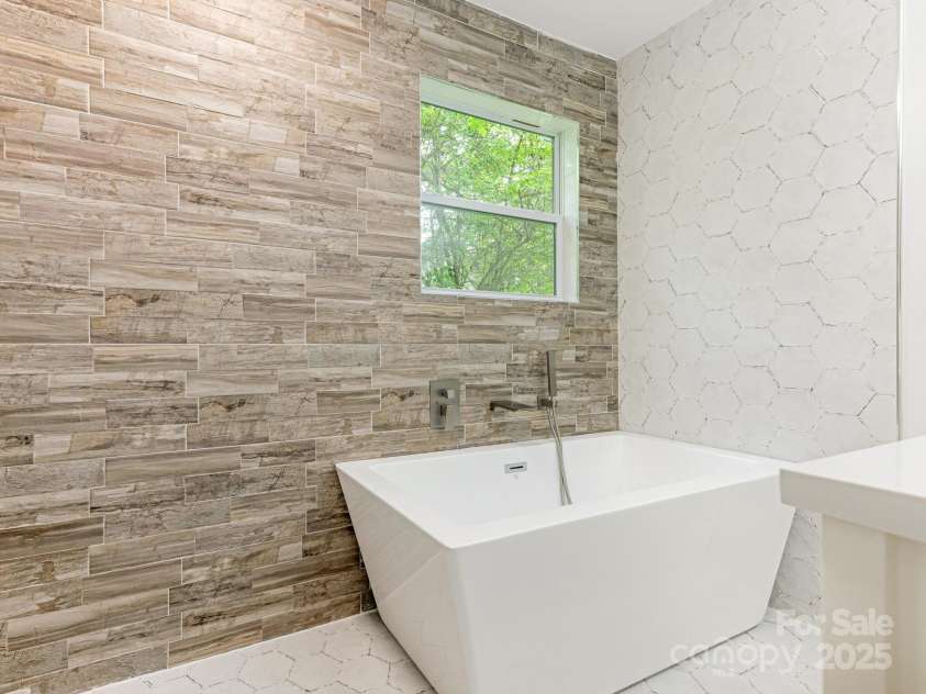 1831 Erie Street, Charlotte, NC 28216.  MLS# CAR4264330, YatesRealty ID 18295. Primary Bathroom