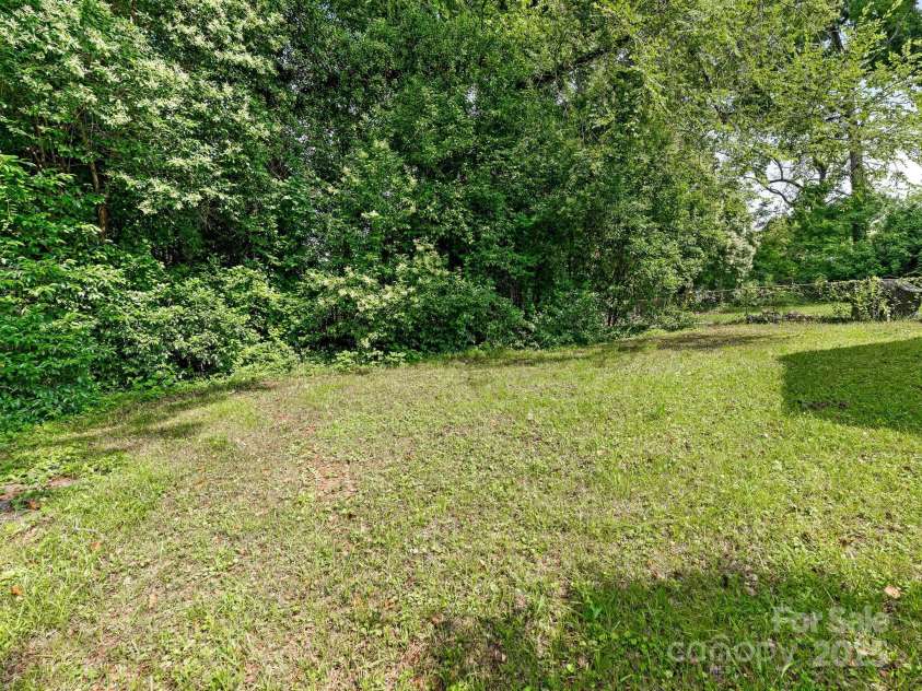 1831 Erie Street, Charlotte, NC 28216.  MLS# CAR4264330, YatesRealty ID 18295. Side Yard