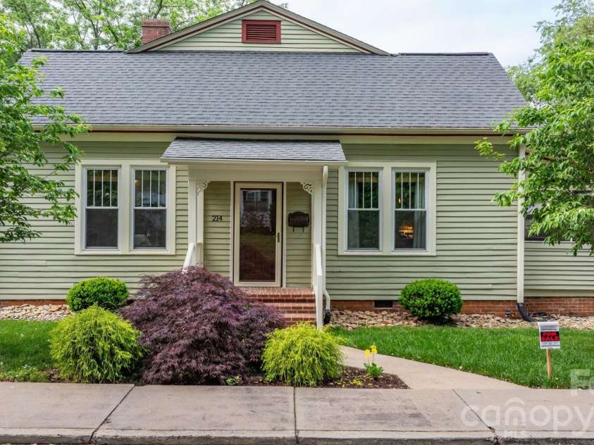 214 Webb Street, Statesville, NC 28677.  MLS# CAR4376725, YatesRealty ID 18295. 