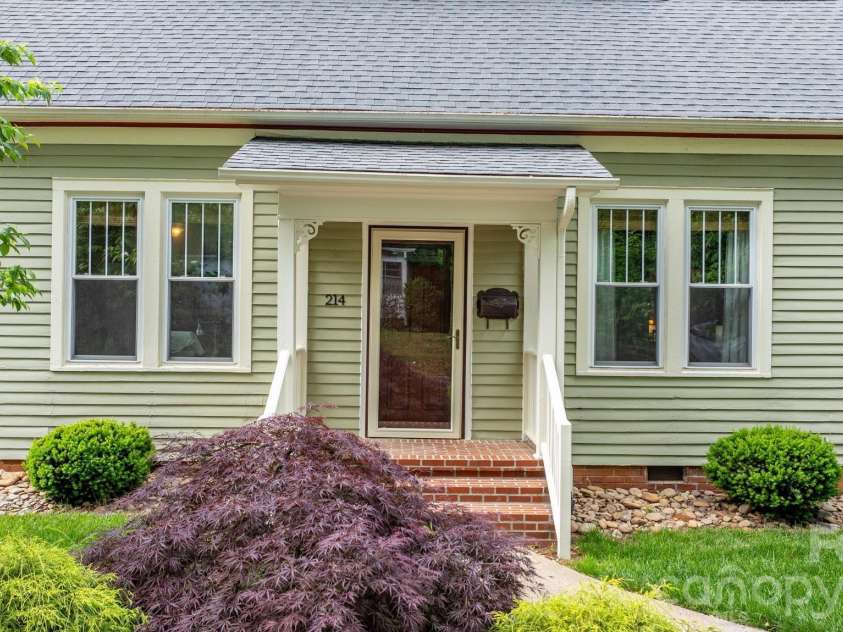 214 Webb Street, Statesville, NC 28677.  MLS# CAR4376725, YatesRealty ID 18295. 