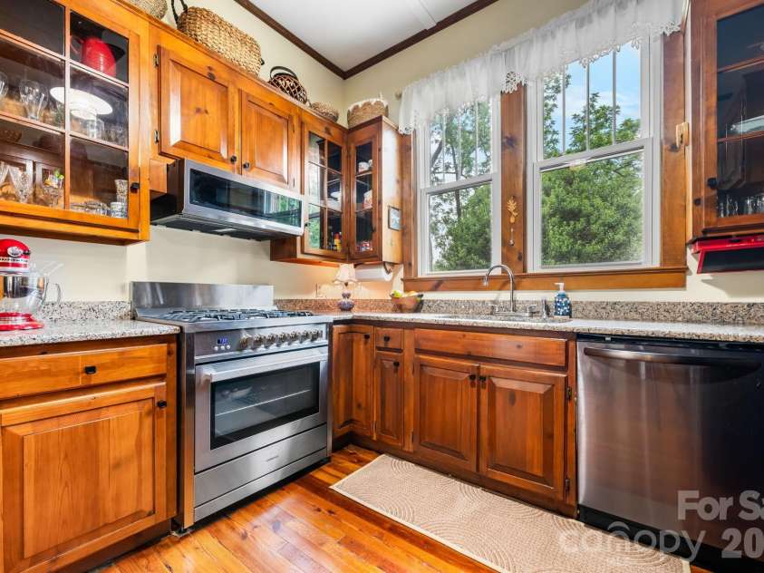 214 Webb Street, Statesville, NC 28677.  MLS# CAR4376725, YatesRealty ID 18295. 