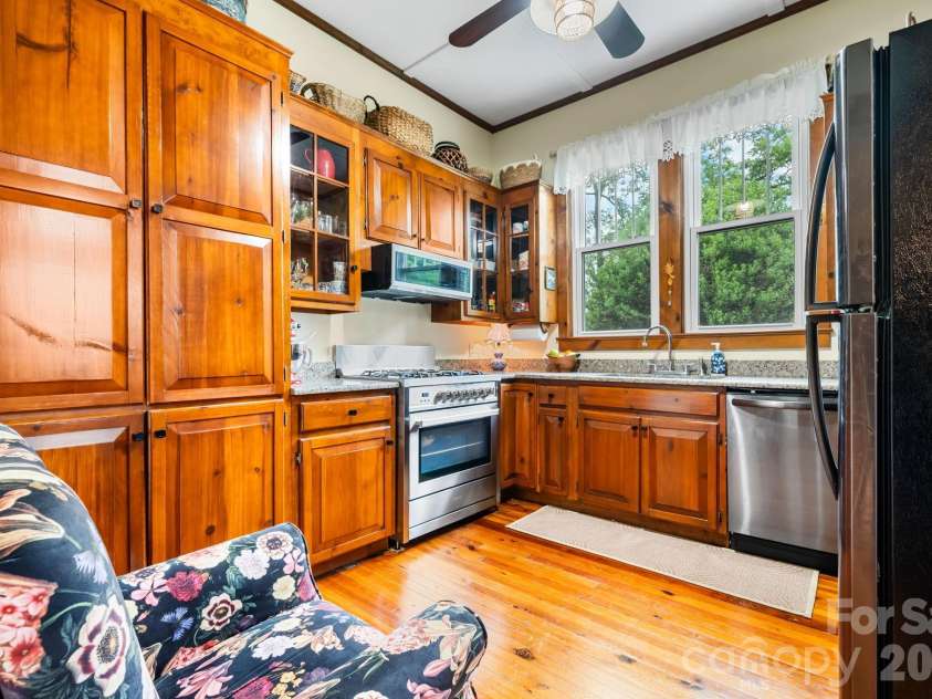 214 Webb Street, Statesville, NC 28677.  MLS# CAR4376725, YatesRealty ID 18295. 