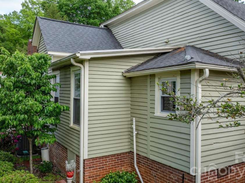 214 Webb Street, Statesville, NC 28677.  MLS# CAR4376725, YatesRealty ID 18295. 