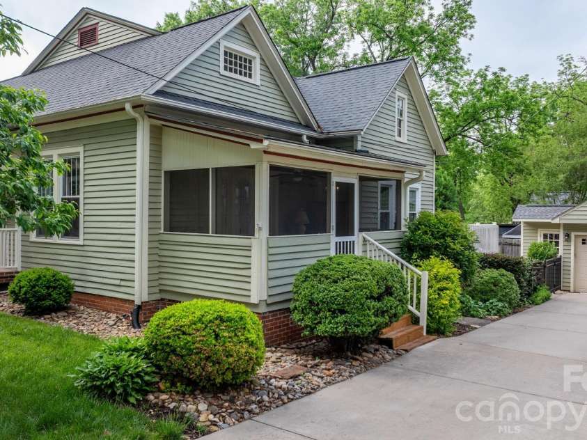 214 Webb Street, Statesville, NC 28677.  MLS# CAR4376725, YatesRealty ID 18295. 