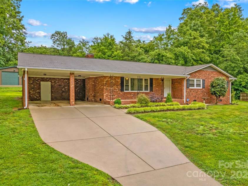 44092 Woodhurst Road, New London, NC 28127.  MLS# CAR4265872, YatesRealty ID 18297. 
