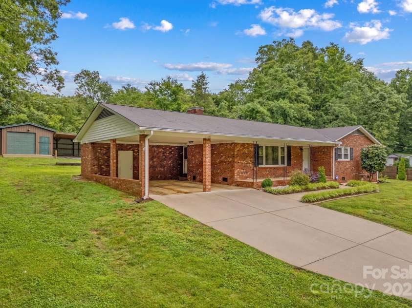 44092 Woodhurst Road, New London, NC 28127.  MLS# CAR4265872, YatesRealty ID 18297. 