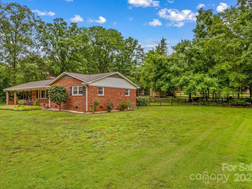44092 Woodhurst Road, New London, NC 28127.  MLS# CAR4265872, YatesRealty ID 18297. 