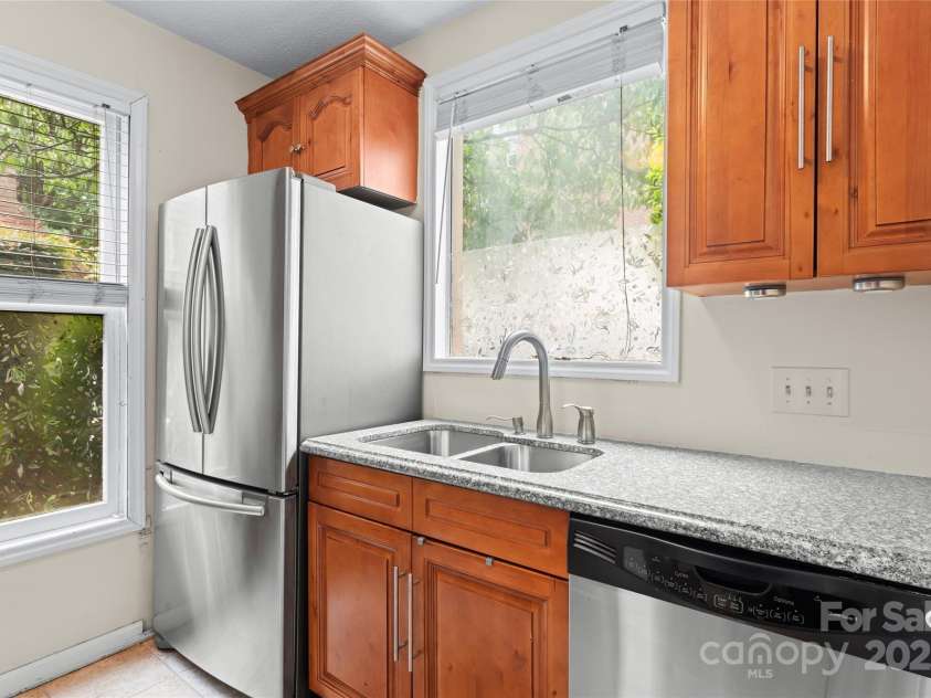 1101 Morehead Street, Charlotte, NC 28204.  MLS# CAR4276615, YatesRealty ID 18298. Cozy kitchen w/ stainless steel appliance